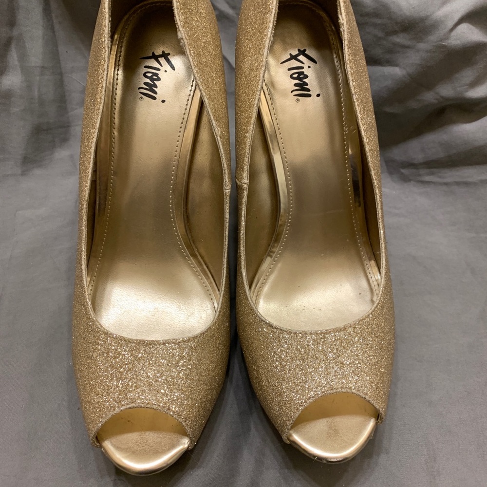 Fiona Gold Glitter Peekaboos